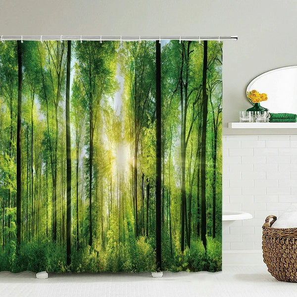 Rideau de douche motif forêt verte en 3D traversée de lumière dans une salle de bain