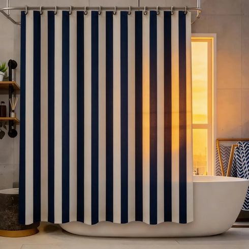 Rideau de douche à fines rayures verticales coloris bleu marine