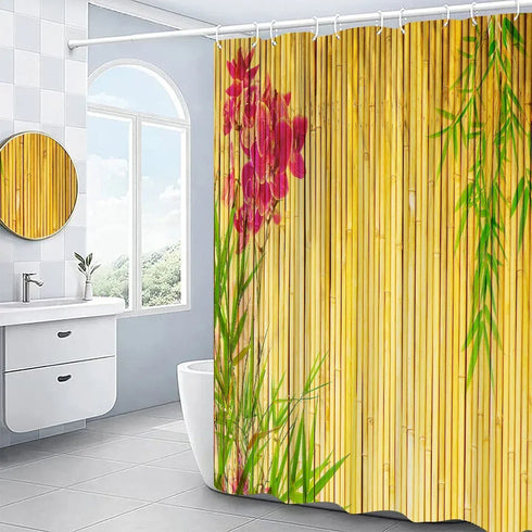 Rideau de douche motif bambou doré et orchidée fuchsia dans une salle de bain