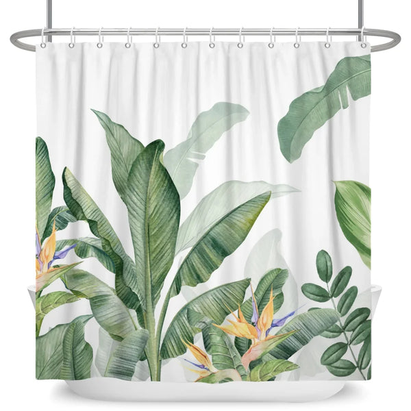 Rideau de douche motif bananier et fleurs oiseaux de paradis dans une salle de bain