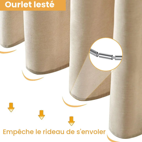 Ourlet lesté du rideau de douche beige qui l'empêche de s'envoler