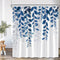 Rideau de douche motif branches tombantes bleu nuit dans une salle de bain
