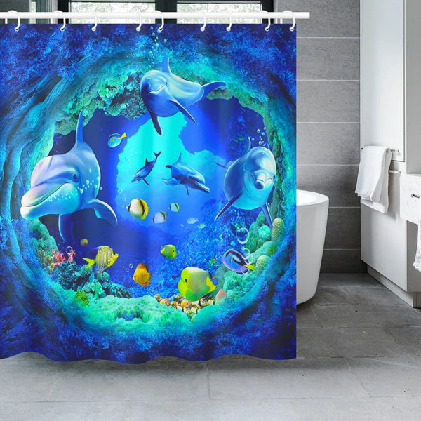 Rideau de douche motif dauphins dans une grotte sous-marine colorée dans une salle de bain