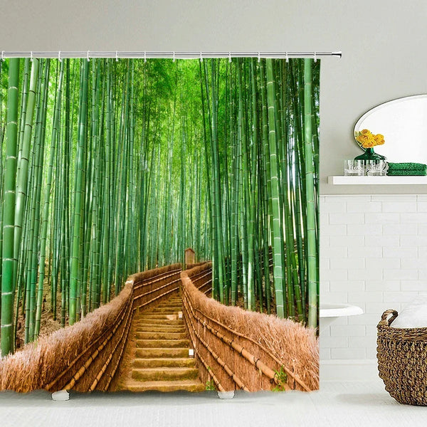 Rideau de douche motif escalier en bois dans une bambouseraie dans une salle de bain