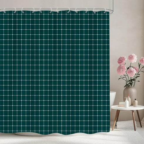 Rideau de douche à petits carreaux graphiques coloris vert émeraude dans une salle de bain
