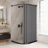 Rideau de douche pliable magnétique gris installé sur une tringle d'angle arrondie