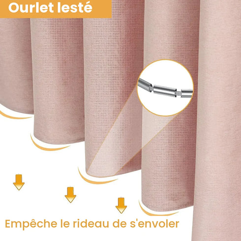 Ourlet lesté du rideau de douche rose poudré qui l'empêche de s'envoler