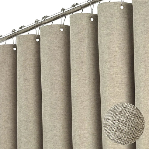 Rideau de douche taupe effet lin suspendu par des crochets en métal argenté