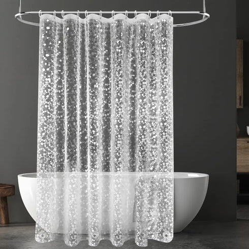 Rideau de douche translucide à motif galets 3D devant une baignoire